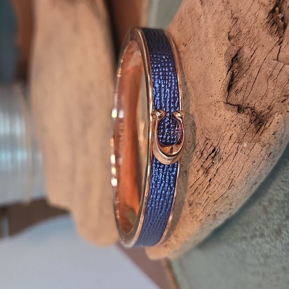 Coach Accessories - Coach Signature MARINA Hinged bangle